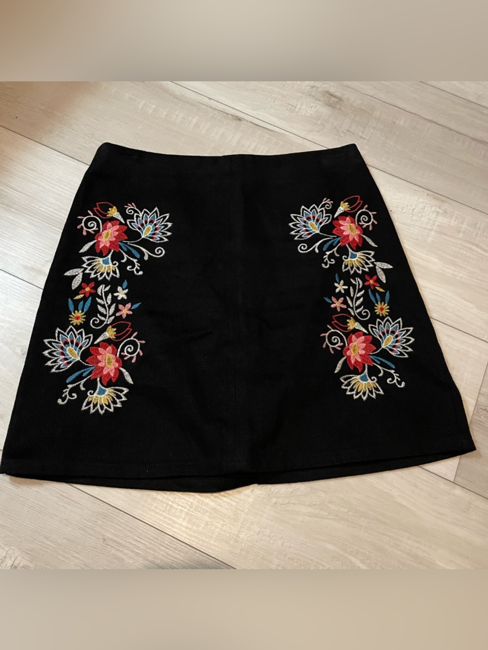 mi ami 🖤 Black Mini Skirt with Multicolor Floral Embroidery